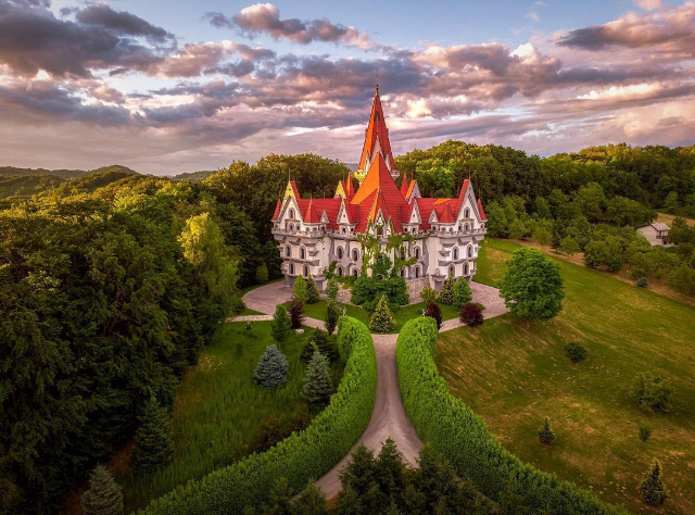 एम्पायर पैलेस - Jurjevec | Secret World Trip Planner