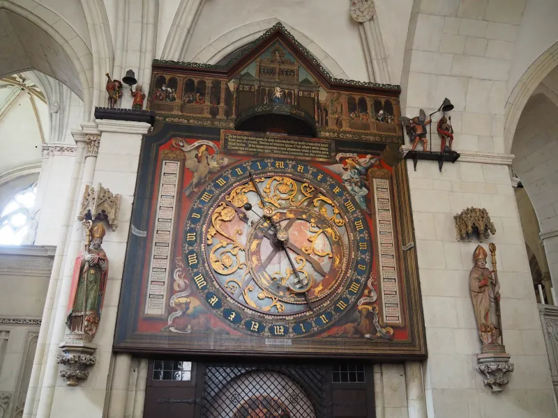 Astronomisk klocka i katedralen i Munster, - Münster | Secret World Trip Planner