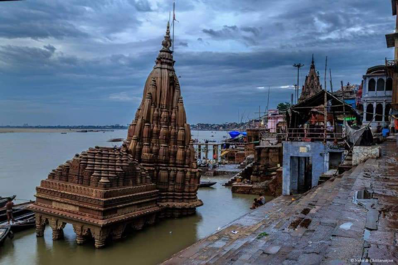 Ratneshwar Mahadev, der schiefe Tempel v ...