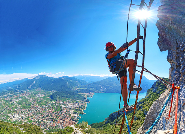 Ang Ferrata ng Pagkakaibigan - Riva del Garda | Secret World Trip Planner