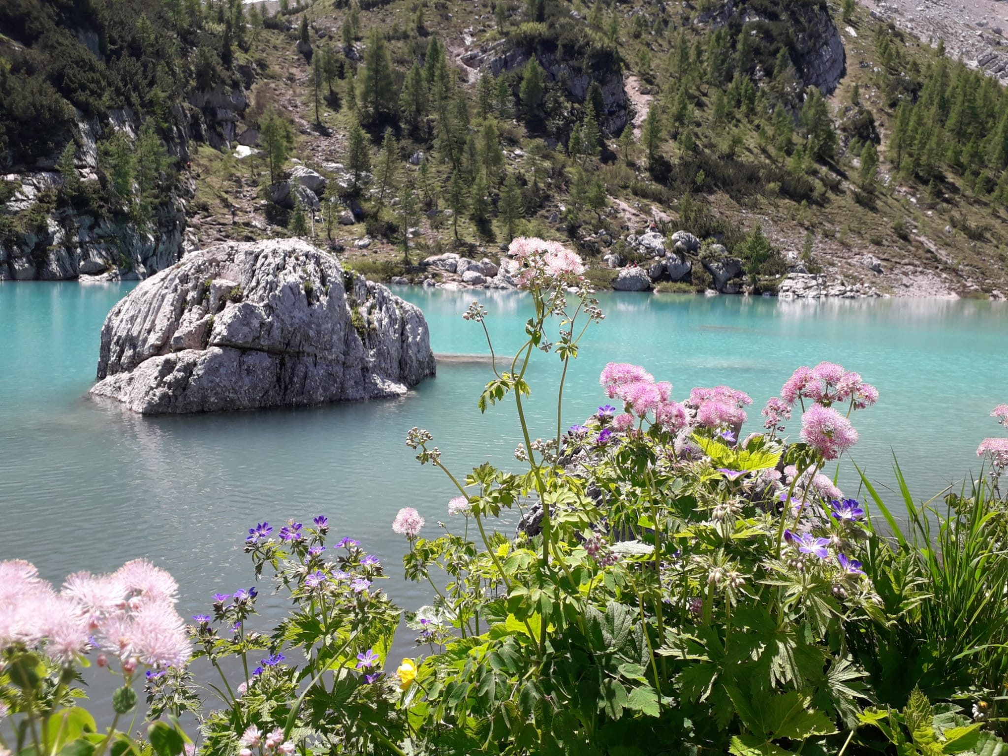 Кӯли Сорапис, яке аз ҷойҳои зебо дар Доломитах - Lago Sorapis | Secret World Trip Planner