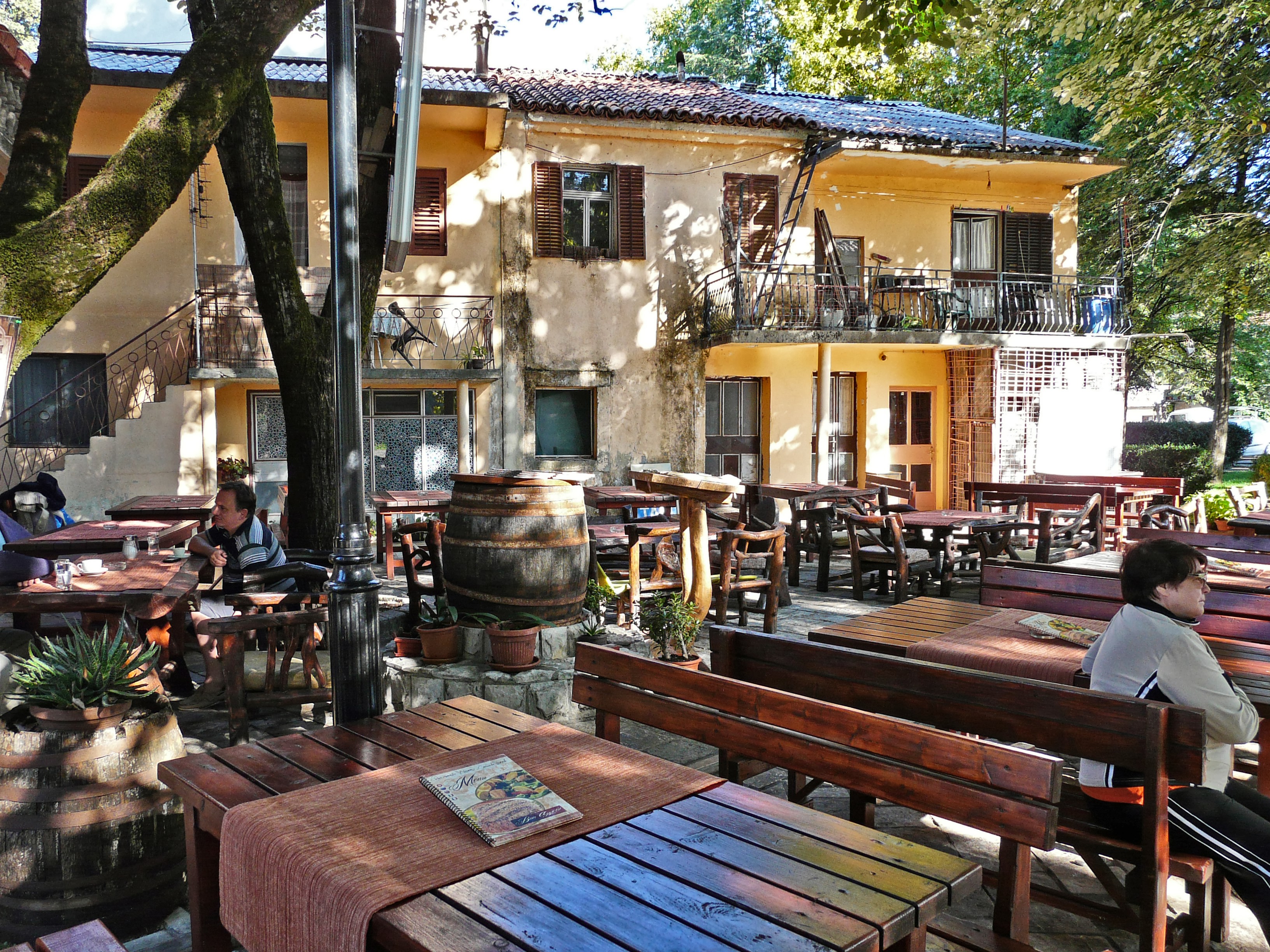 Danau Balkans ' terbesar: Skadar - Вирпазар | Secret World Trip Planner