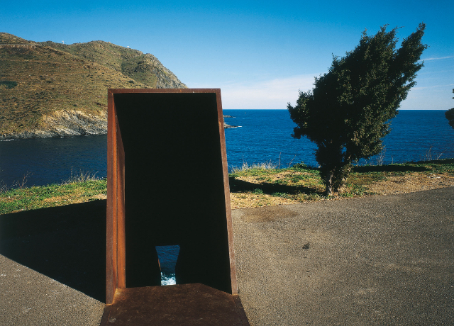Valter Benjamin yodgorligi - Portbou | Secret World Trip Planner