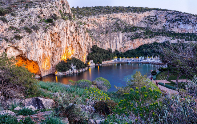 Vouliagmeni-søen - Lake Vouliagmeni | Secret World Trip Planner