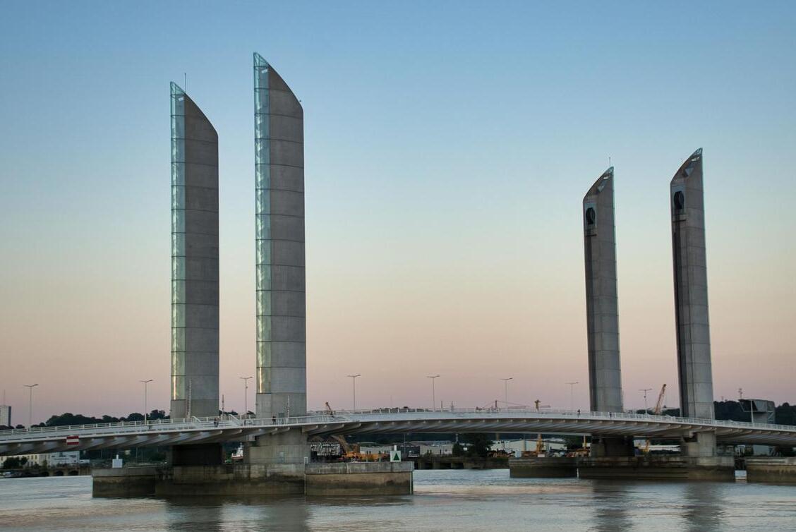 Η Γέφυρα Pont Chaban-Delmas (Γέφυρα Chaban-Delmas) - Bordeaux | Secret World Trip Planner