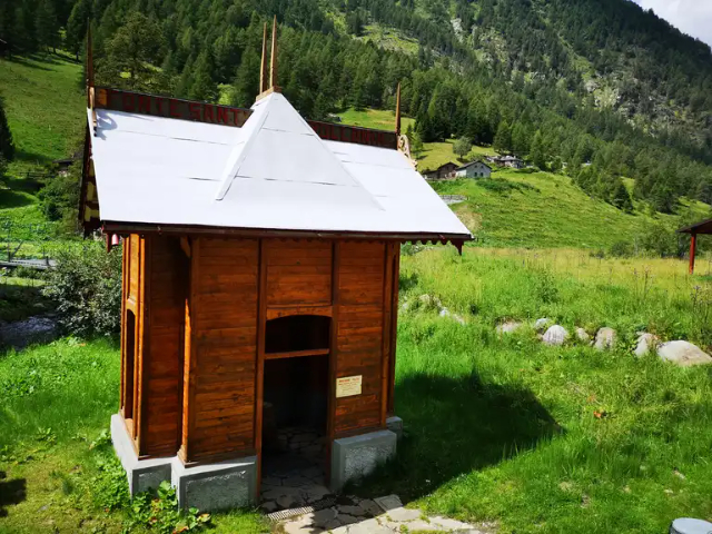 સેન્ટ એપોલોનિયાનો ફુવારો - Via Statale del Passo Gavia | Secret World Trip Planner