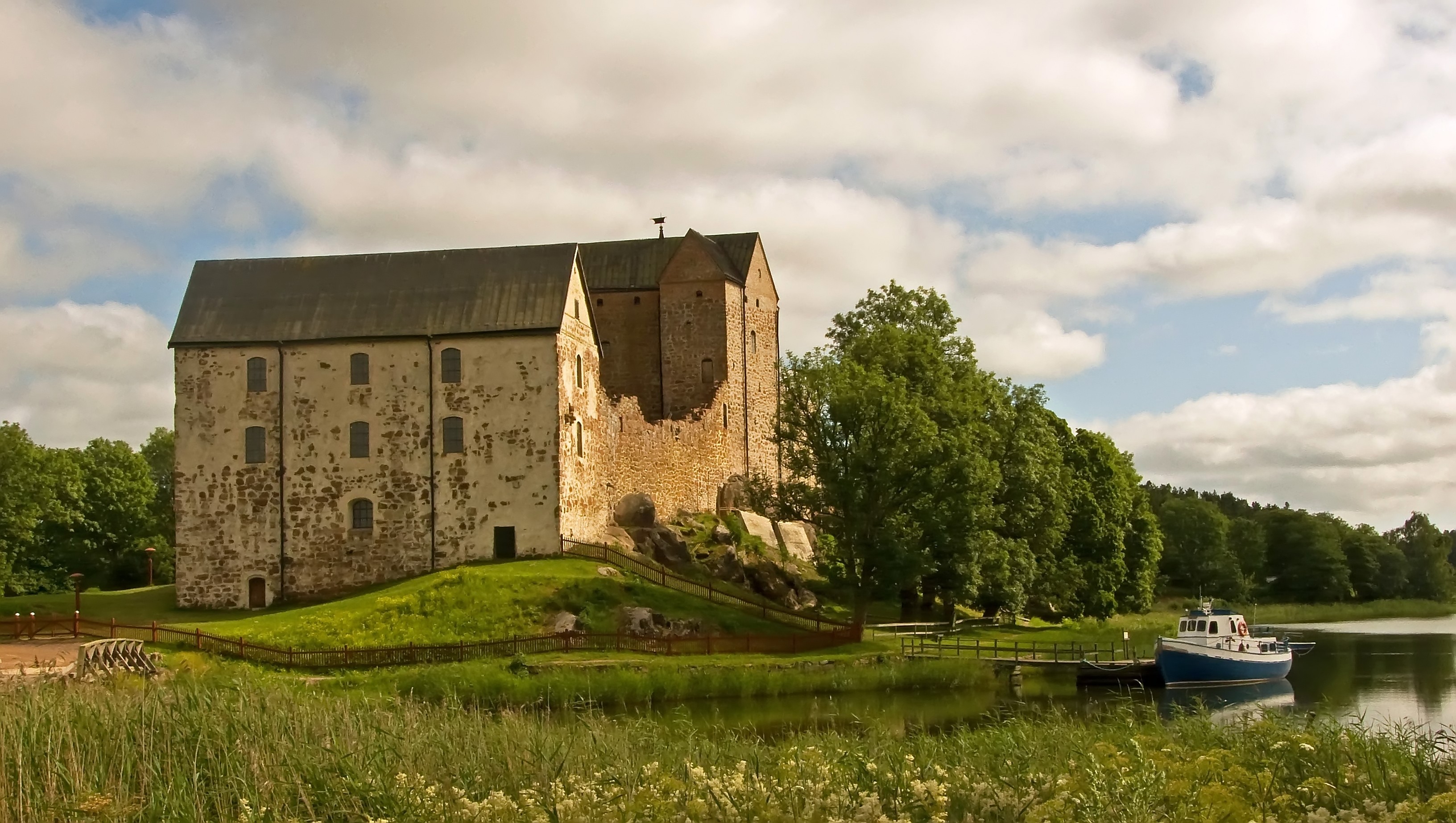 Kastelholma (eller Kastelholm) slott
