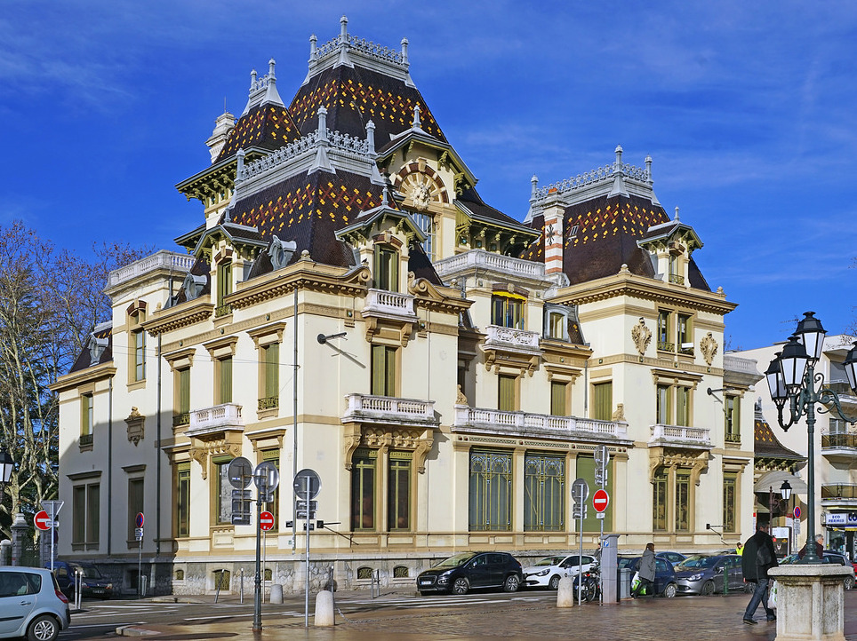 Ing Lumière Institute lan asal Wayang - Lyon | Secret World Trip Planner