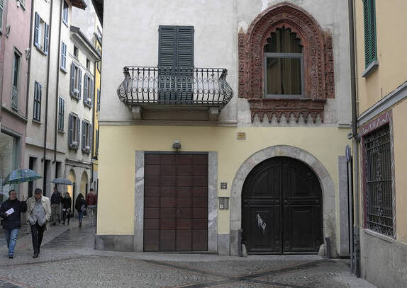 ცნობილი ფანჯარა Casa Perabo In Varese - Varese | Secret World Trip Planner