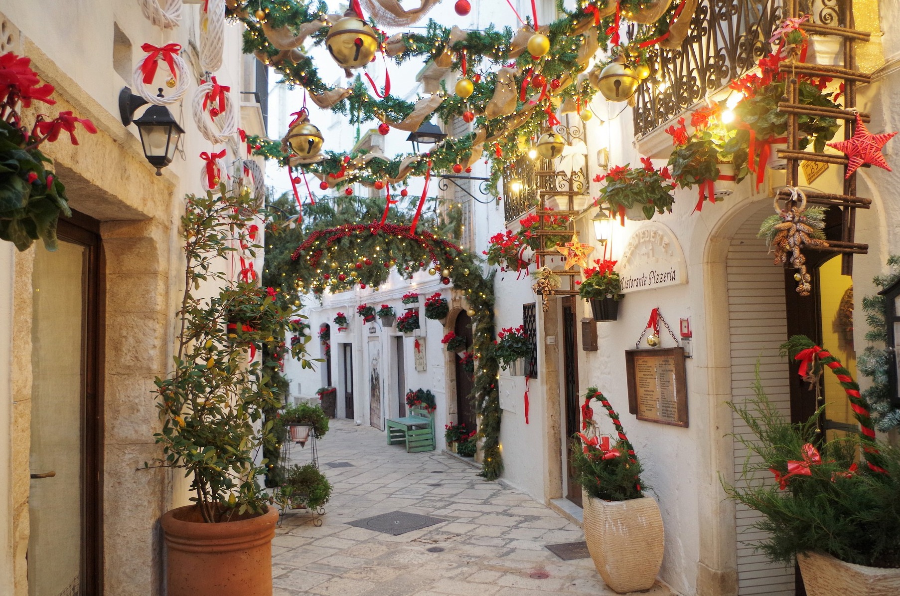 Locorotondo, ena najlepših vasi v Italiji. - Locorotondo | Secret World Trip Planner