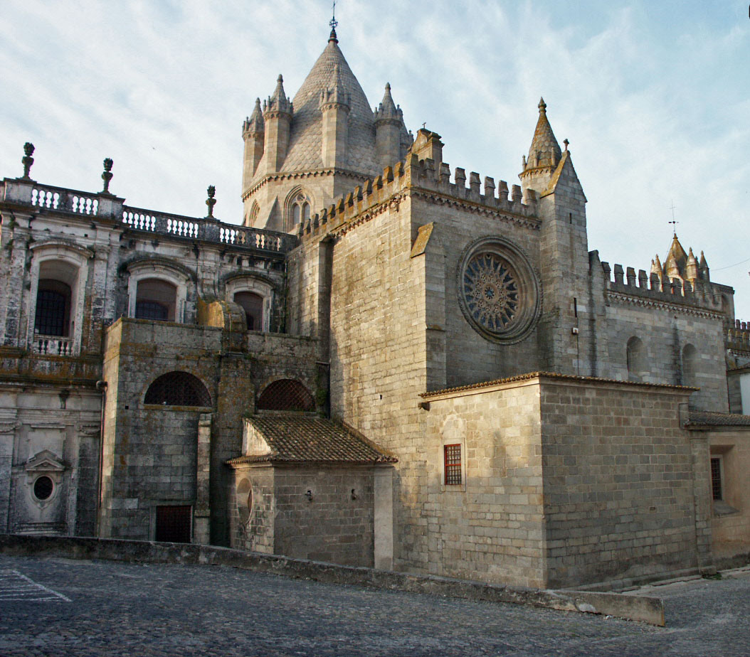 La cattedrale di Évora