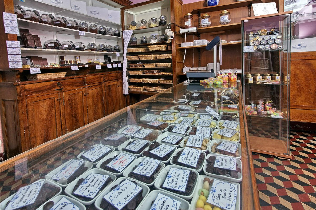 维加诺蒂餐厅(Antica Cioccolateria Viganotti) - Genova | Secret World Trip Planner