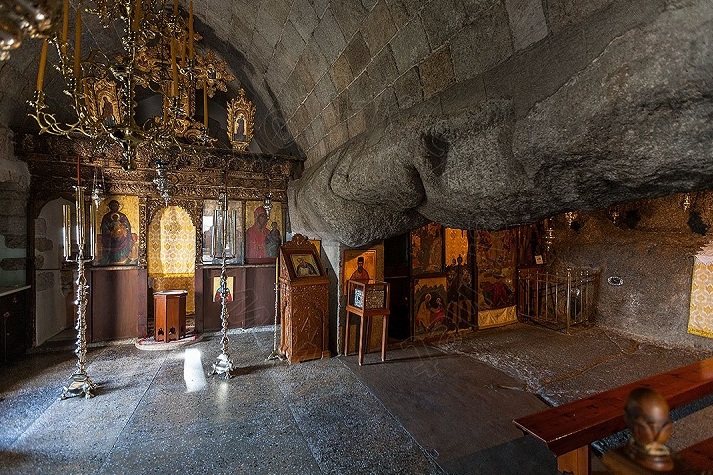 Patmos : la grotte de l'apocalypse - Skala | Secret World Trip Planner