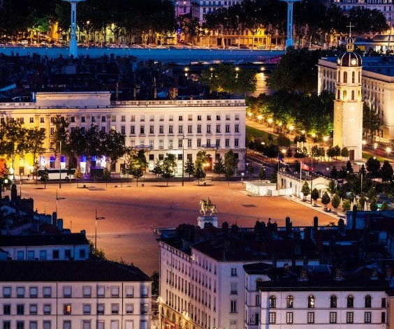 Bellecour مربع کے دل لیون - Lyon | Secret World Trip Planner