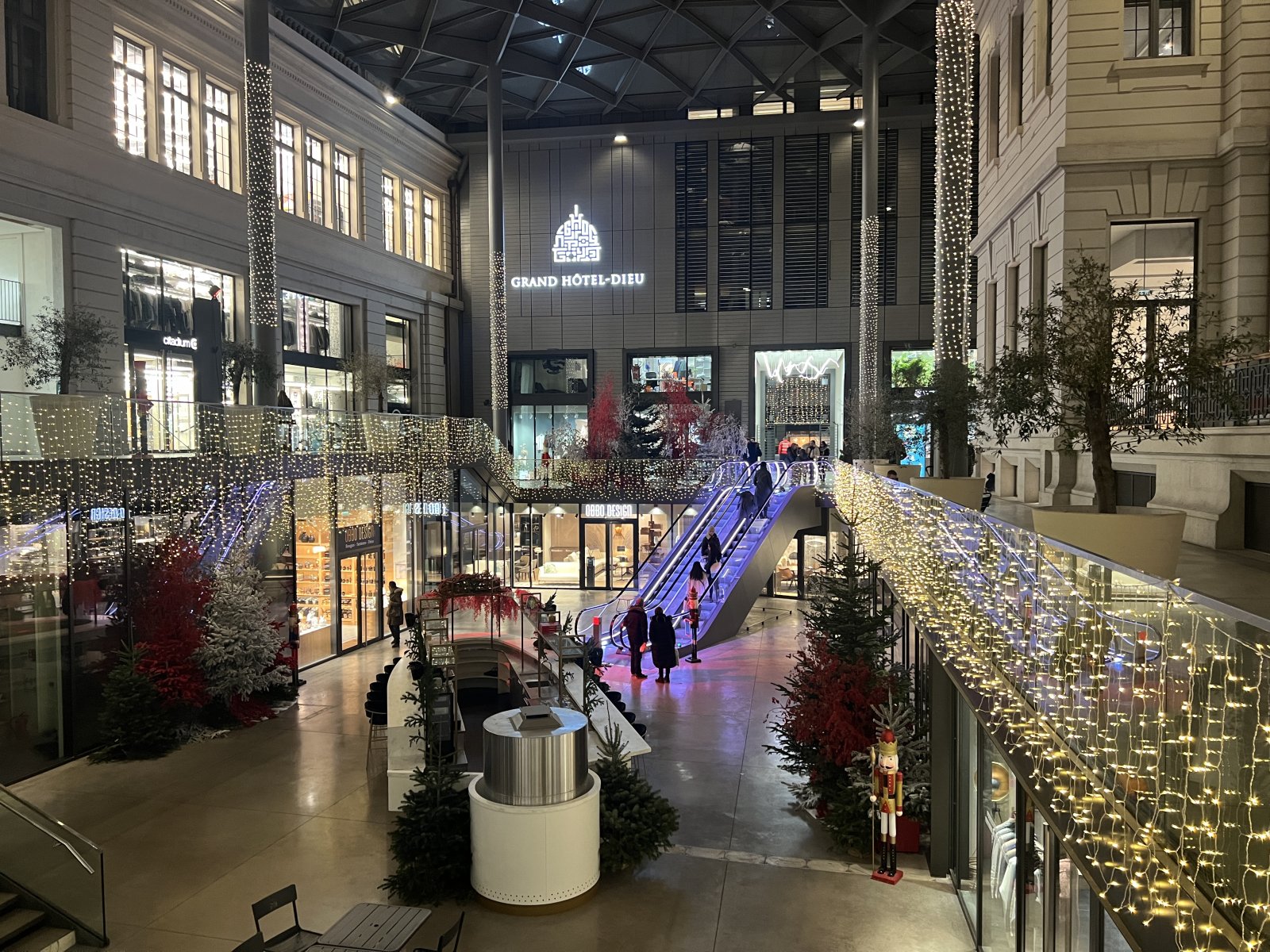 H thetel-Dieu i Lyon - Lyon | Secret World Trip Planner