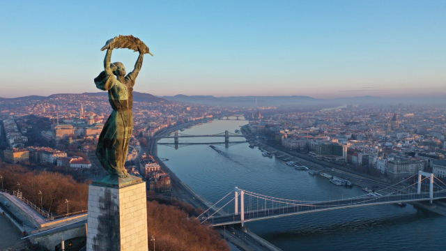 স্ট্যাচু অফ লিবার্টি - Budapest | Secret World Trip Planner