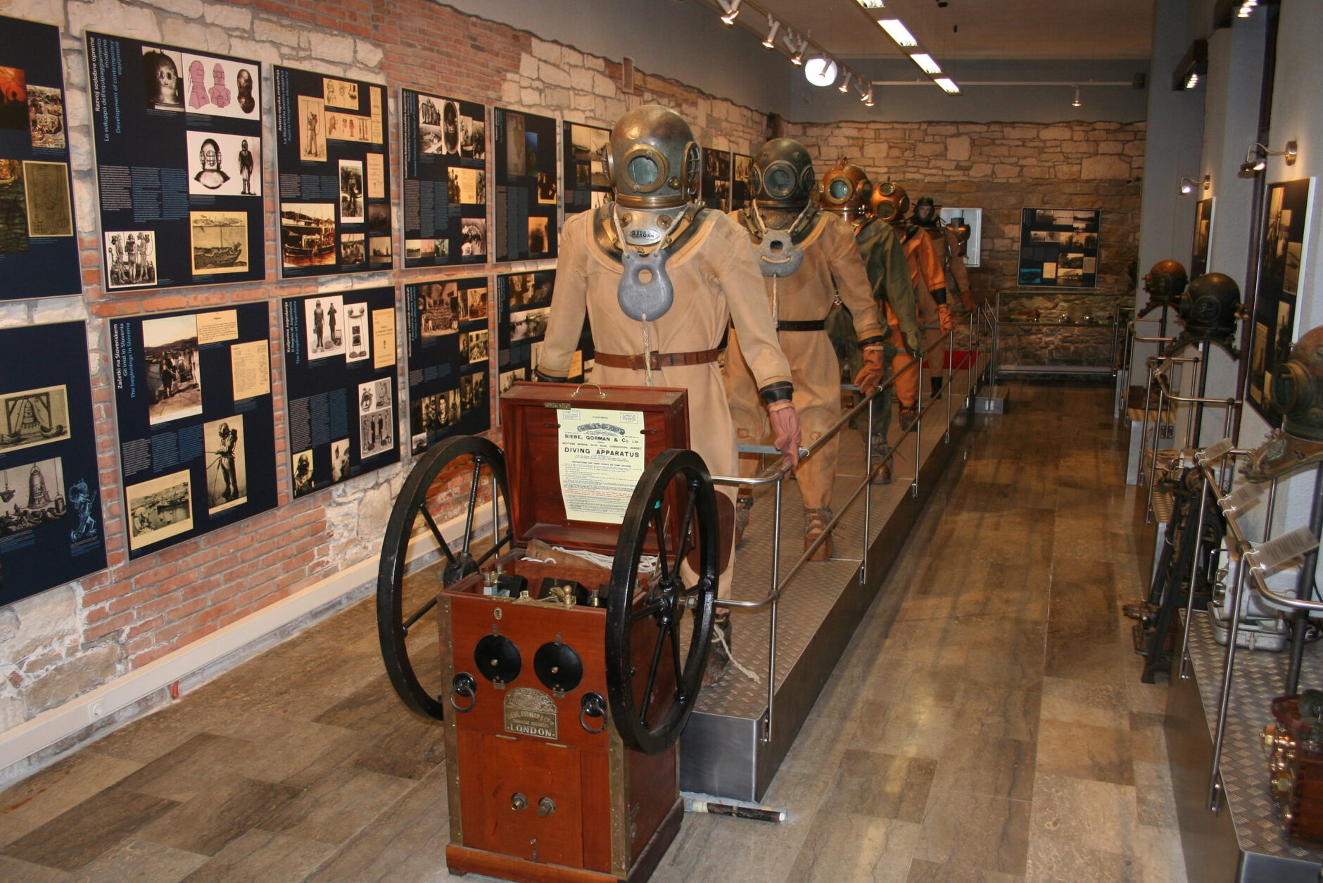 Pirano: Museu d'activitats subaquàtiques - Župančičeva ulica 24 | Secret World Trip Planner