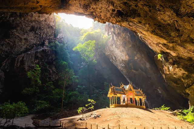 Grotte de La Phraya Nakhon - Tambon Khao Daeng | Secret World Trip Planner