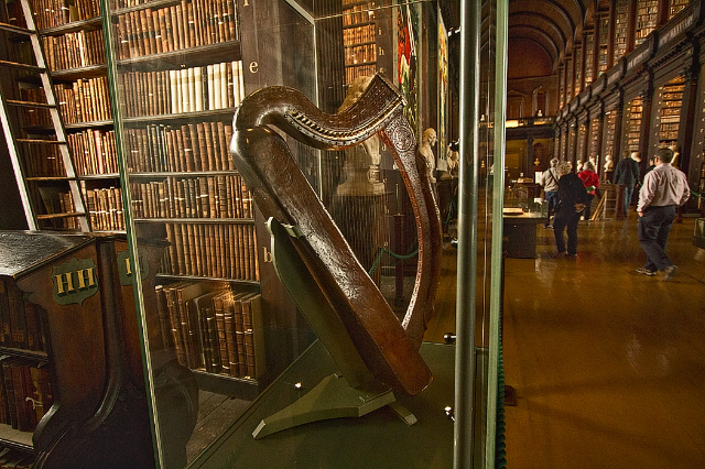 L'Harp de Brian Boru - College Green | Secret World Trip Planner