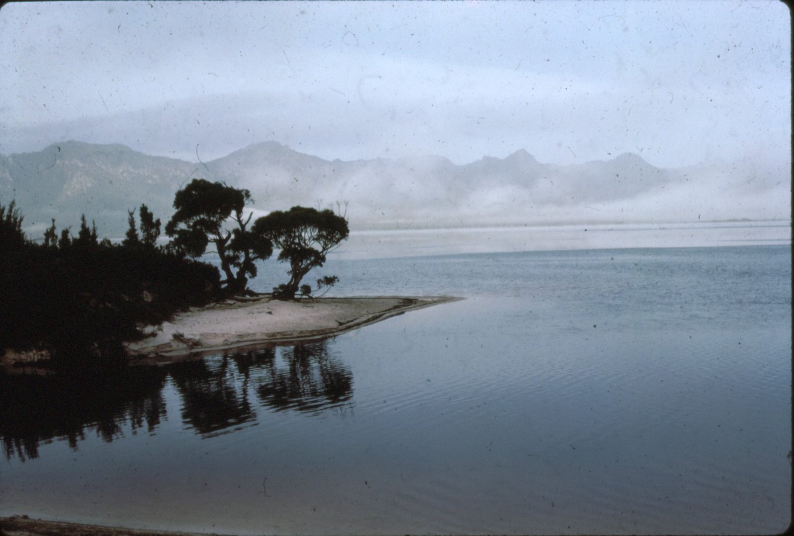 Gold Rays on Lake Pedder (Tasmania) - Southwest | Secret World Trip Planner