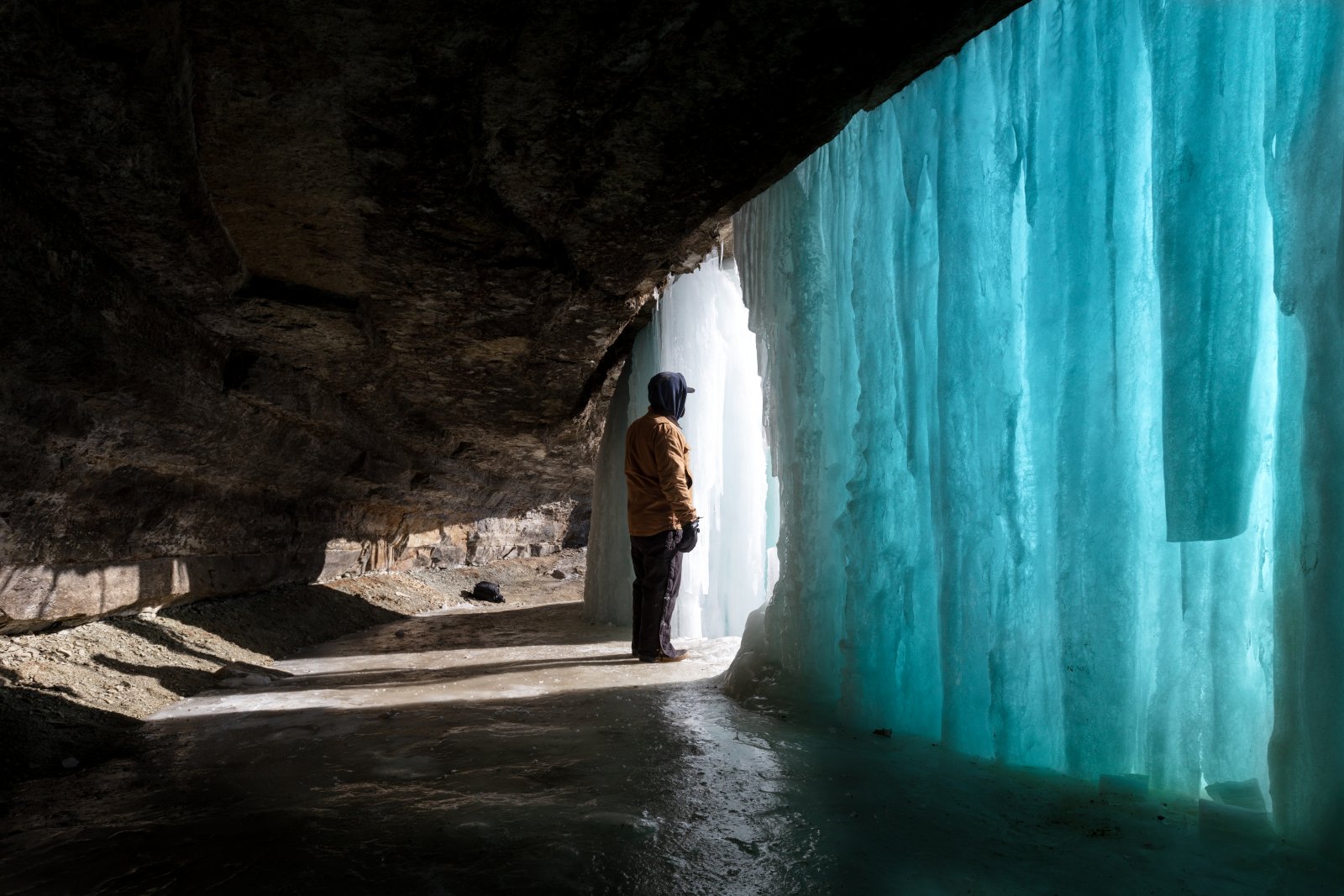 Detrás de las heladas cataratas de Minnehaha en Minneapolis - Minneapolis | Secret World Trip Planner