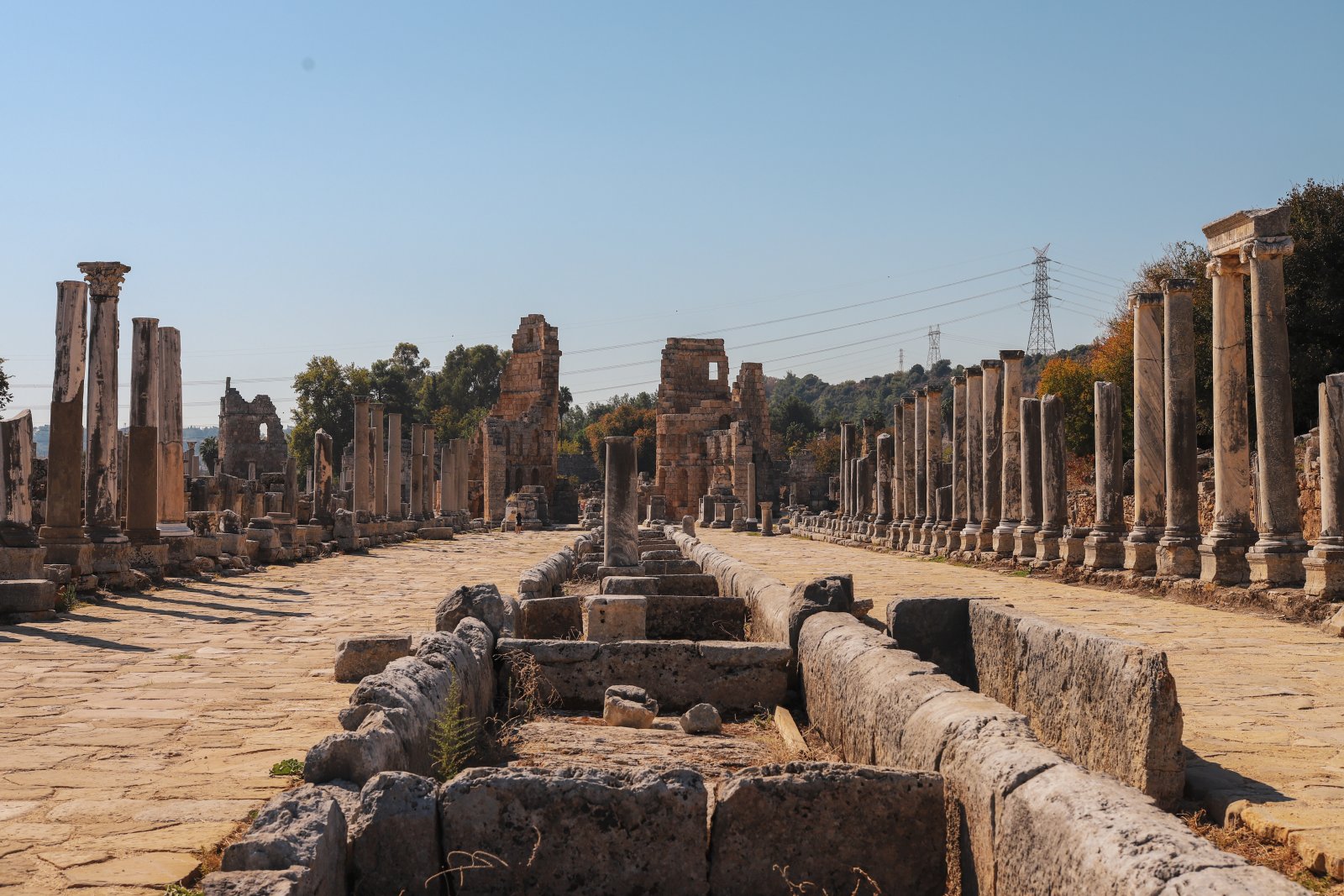Antalya e la città vecchia di Perge - Perge Yolu | Secret World Trip Planner