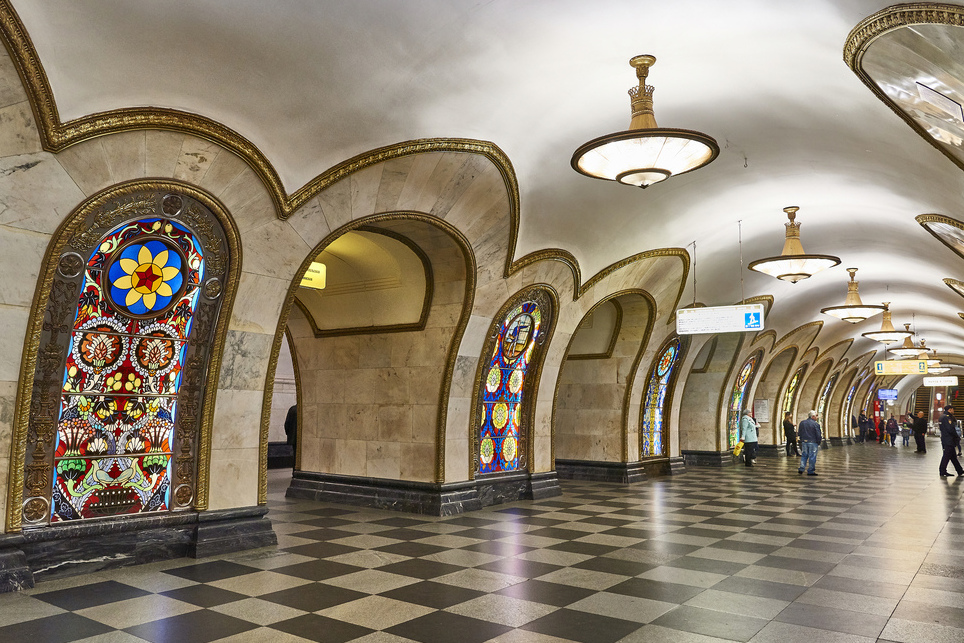 Novoslobodskaya：莫斯科地铁的一个不错的车站 - Mosca | Secret World Trip Planner