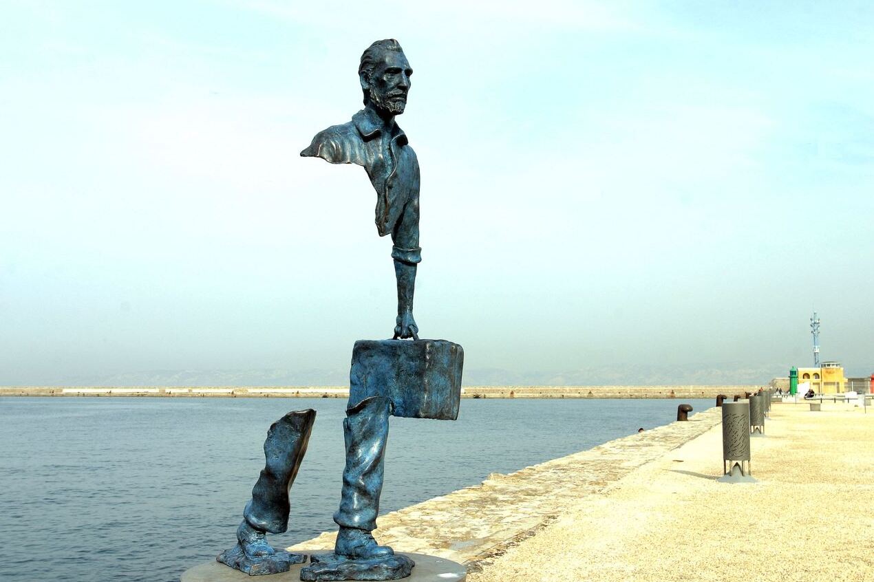 Les Voyageurs” in Marseilles - Porto vecchio di Marsiglia | Secret World Trip Planner