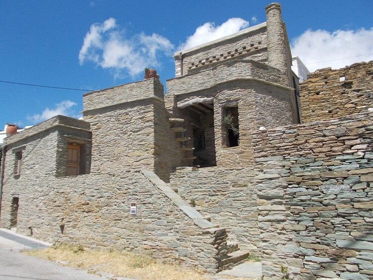 Kykladerne Olive Museum i Andros - Pitrofos | Secret World Trip Planner