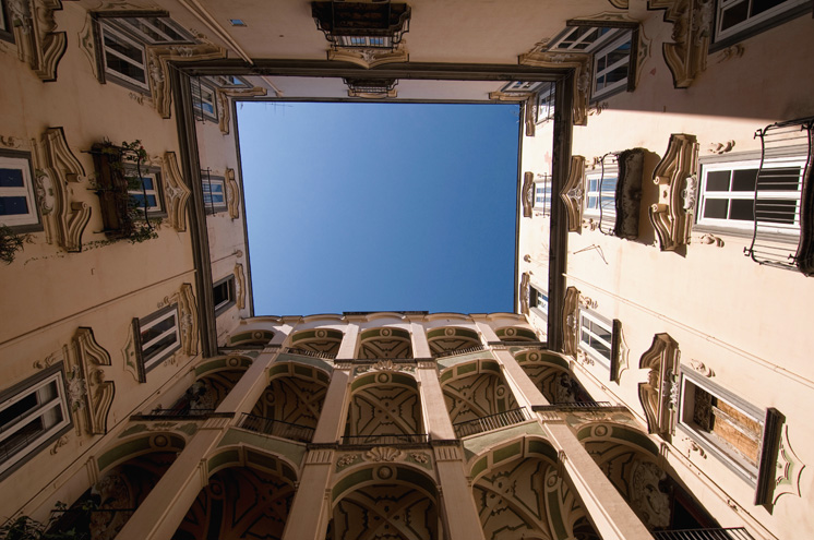 Ispanlar saroyi - Napoli | Secret World Trip Planner