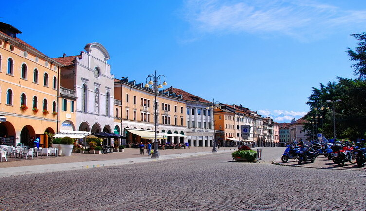 Беллуно і яго сэрца: ПЛОШЧА пакутнікаў - Belluno | Secret World Trip Planner