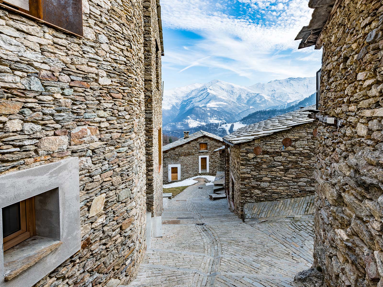 ओस्टाना, इटली के सबसे खूबसूरत गांवों में से एक - Ostana | Secret World Trip Planner