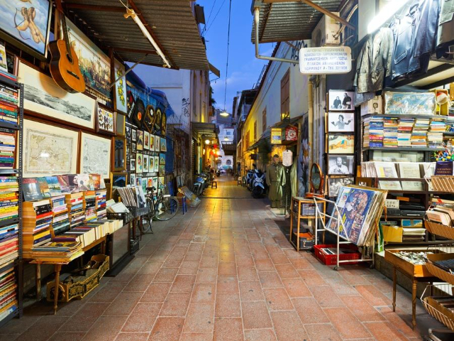 Marché aux puces de Monastiraki : Un paradis pour les amateurs de shopping - Athina | Secret World Trip Planner