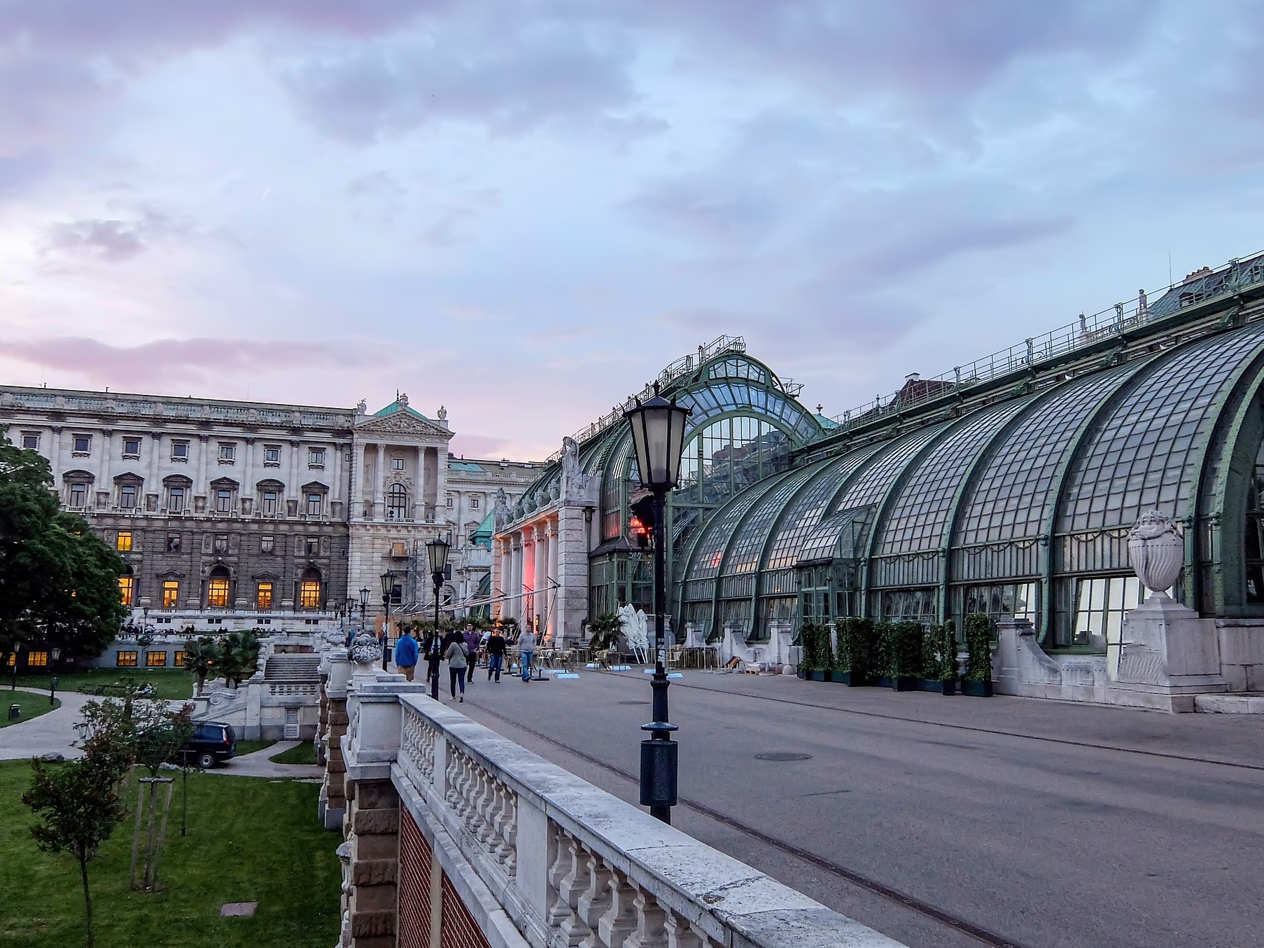 Дөрөвдүгээр хэв маяг та Дээгүүр Өнгөрөх баярын зоогийг сууж болно - Wien | Secret World Trip Planner