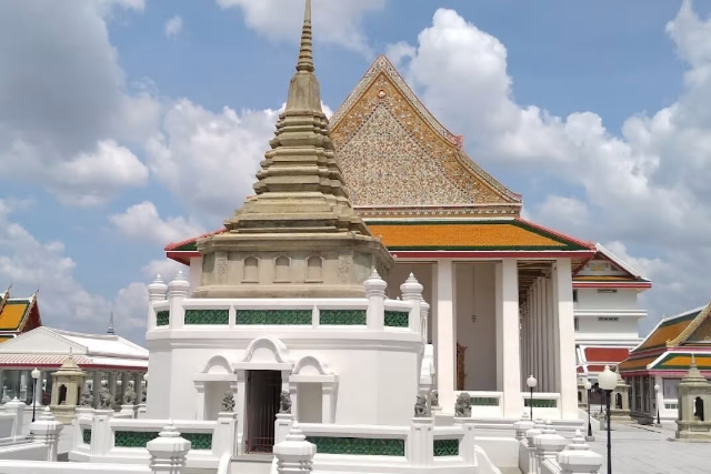 Wat Kalayanamit Woramahawihan - Khet Thon Buri | Secret World Trip Planner