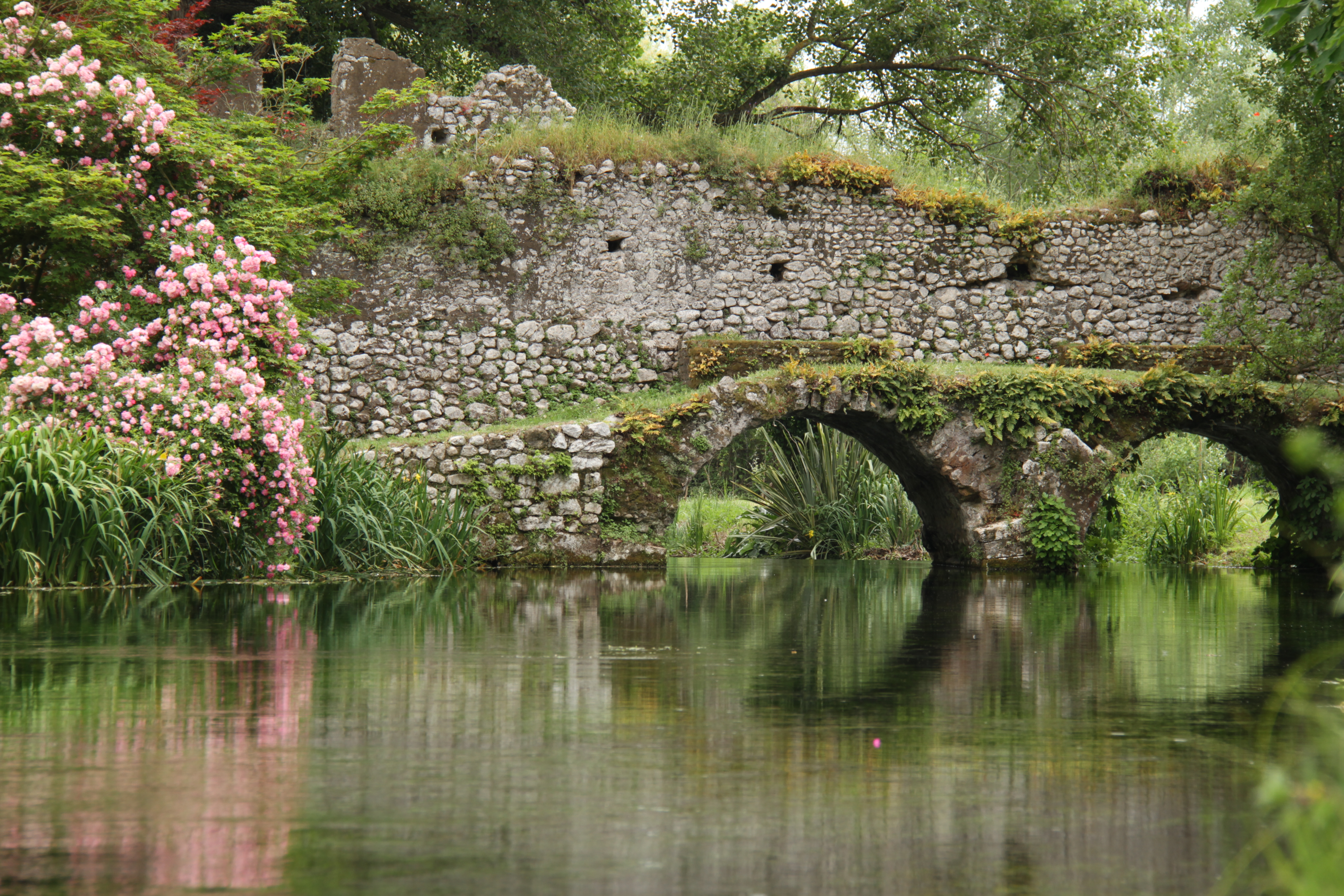 Сад Нинфы - Doganella di Ninfa | Secret World Trip Planner