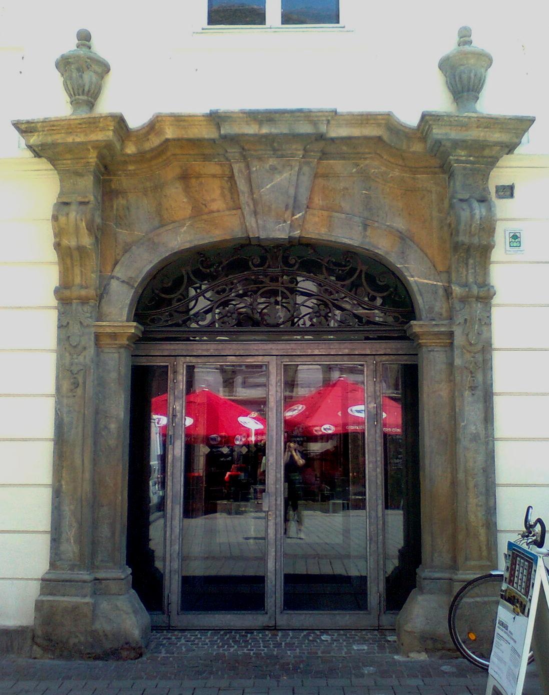 Kunsthaus Graz, bubble wakfu kwa sanaa - Graz | Secret World Trip Planner