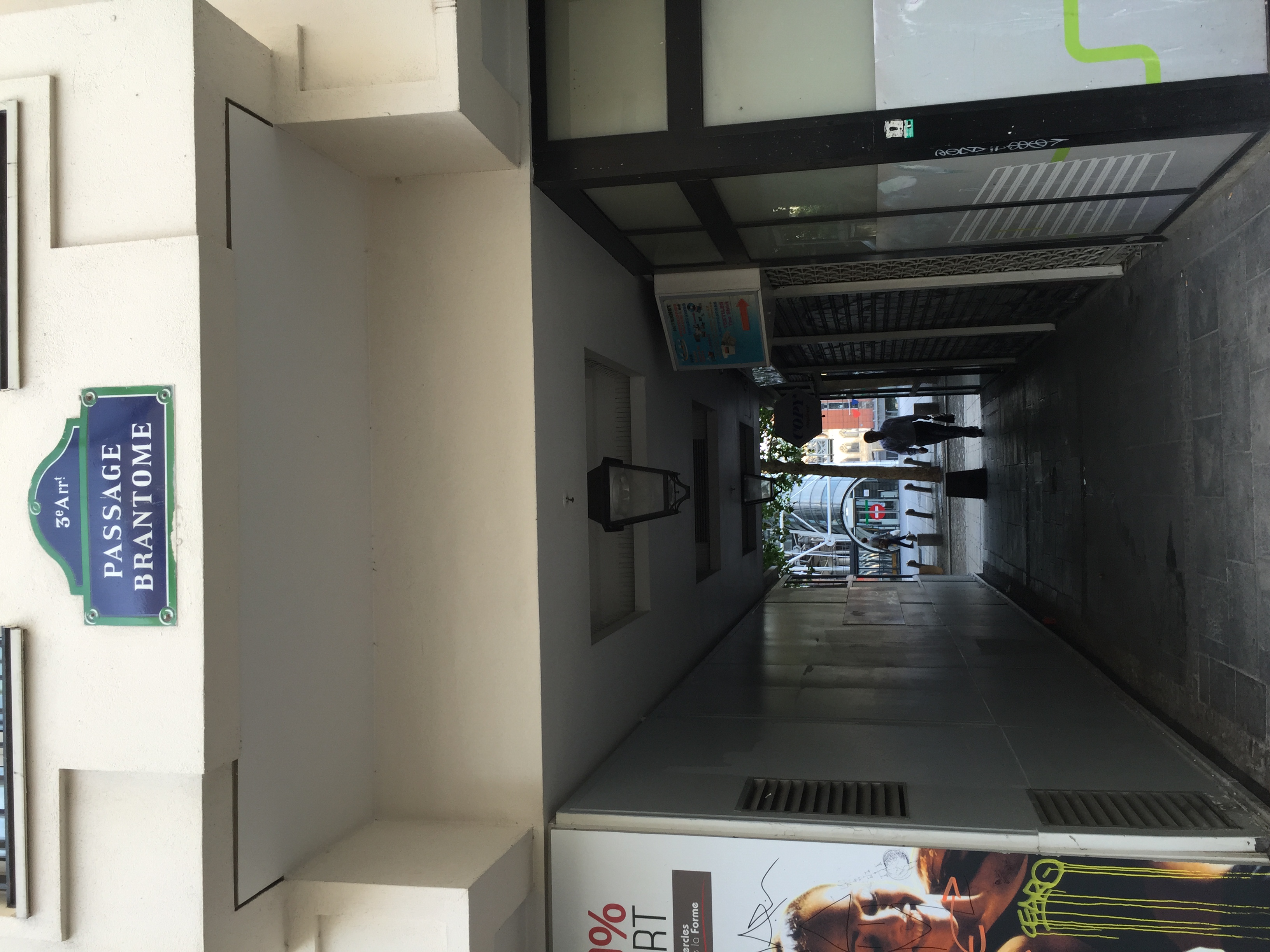 Le Défenseur du temps de Jacques Monestier à Paris - Paris | Secret World Trip Planner