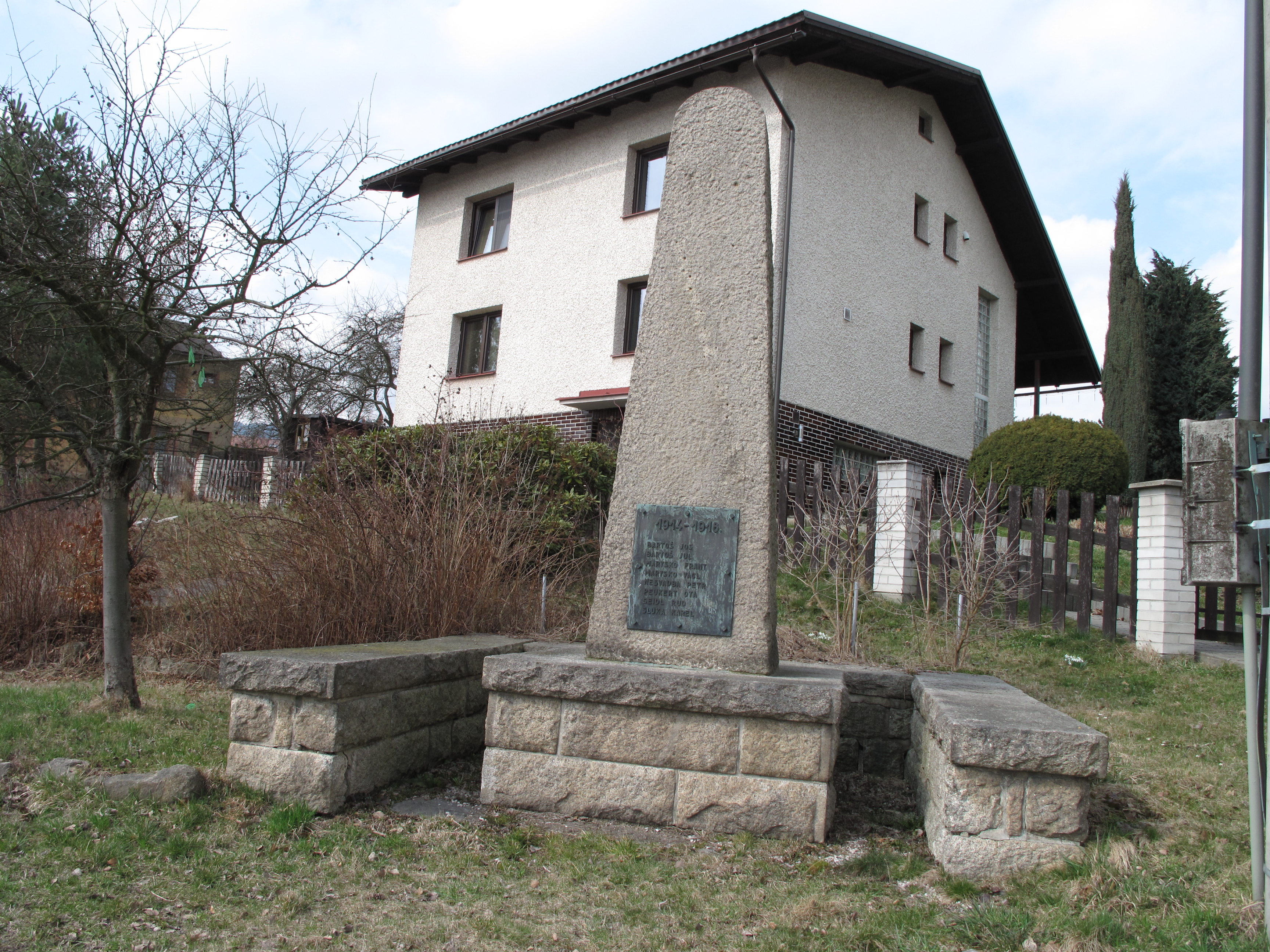 Bohumil Lhota og det bevægelige hus - Velké Hamry | Secret World Trip Planner