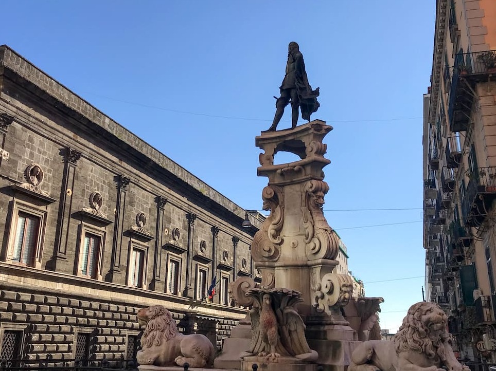 چشمه Monteoliveto - Napoli | Secret World Trip Planner