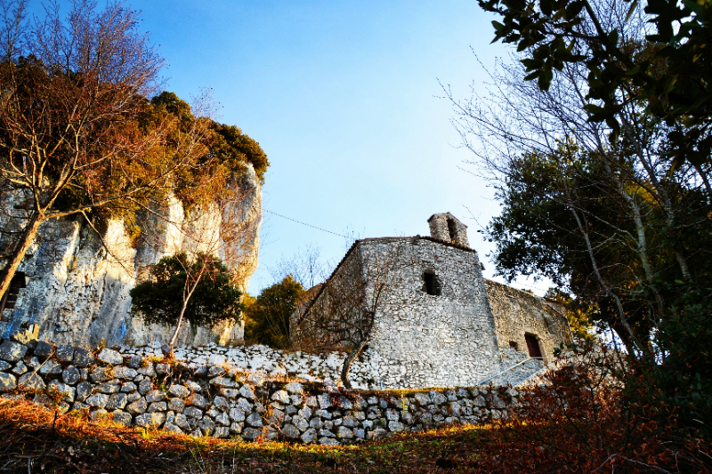 Το Όρος Scalambra και το Ερμιτάζ του San Michele