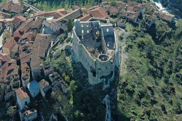 Castle Caracciolo