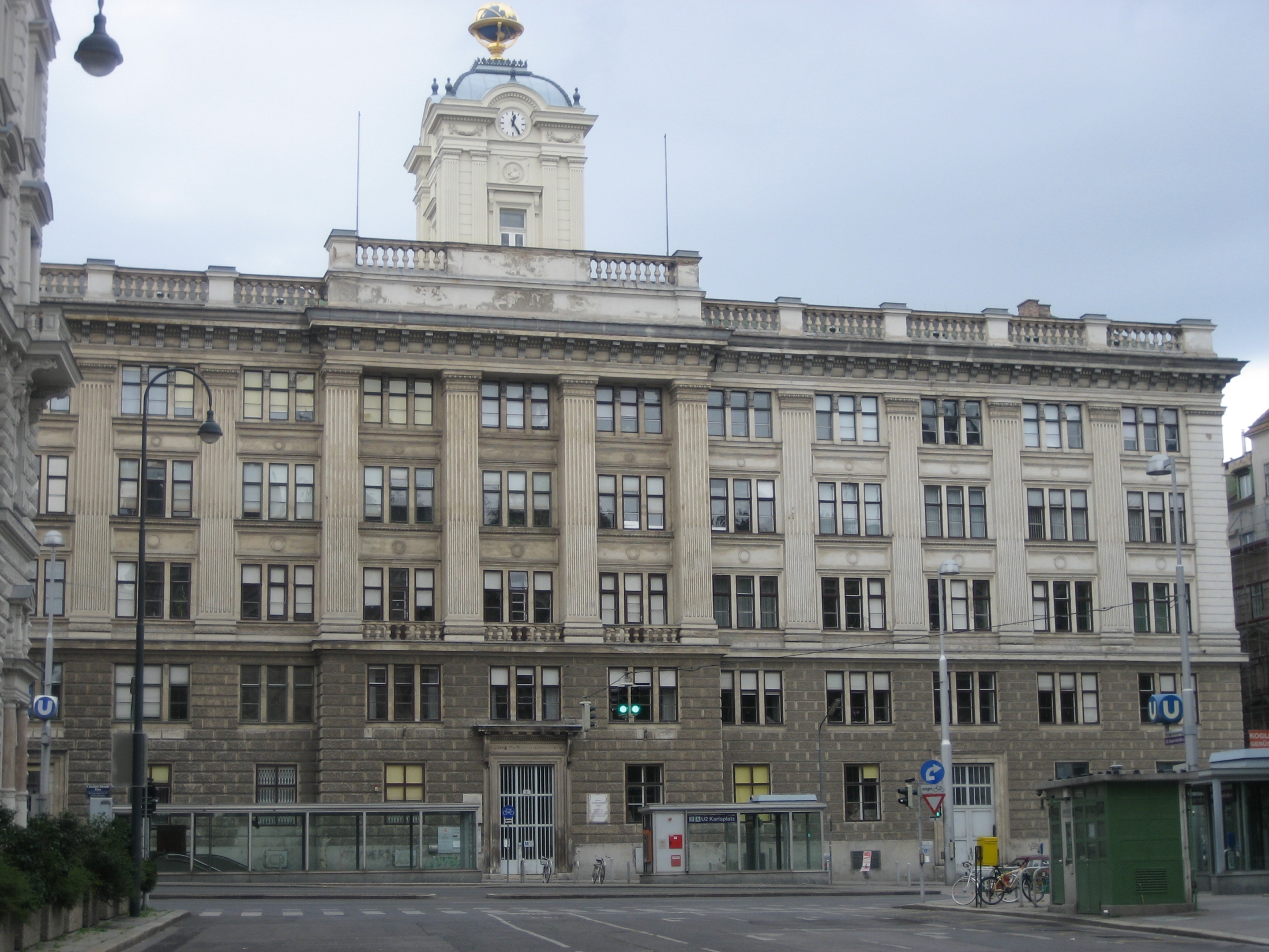 Municipio di Vienna - Vienna | Secret World Trip Planner