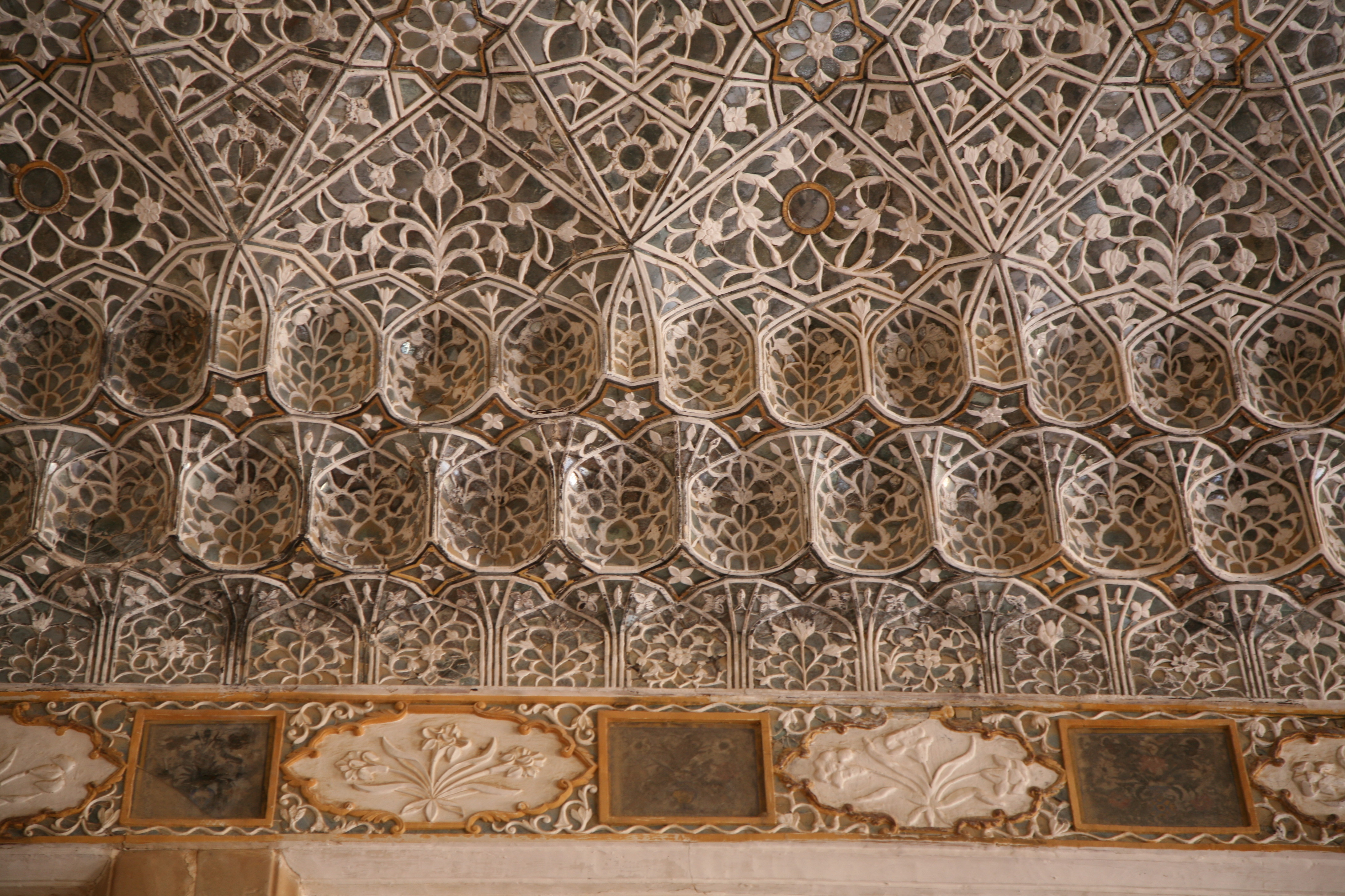 Sheesh Mahal (mirror palace) u Amber Fort - Jaipur | Secret World Trip Planner