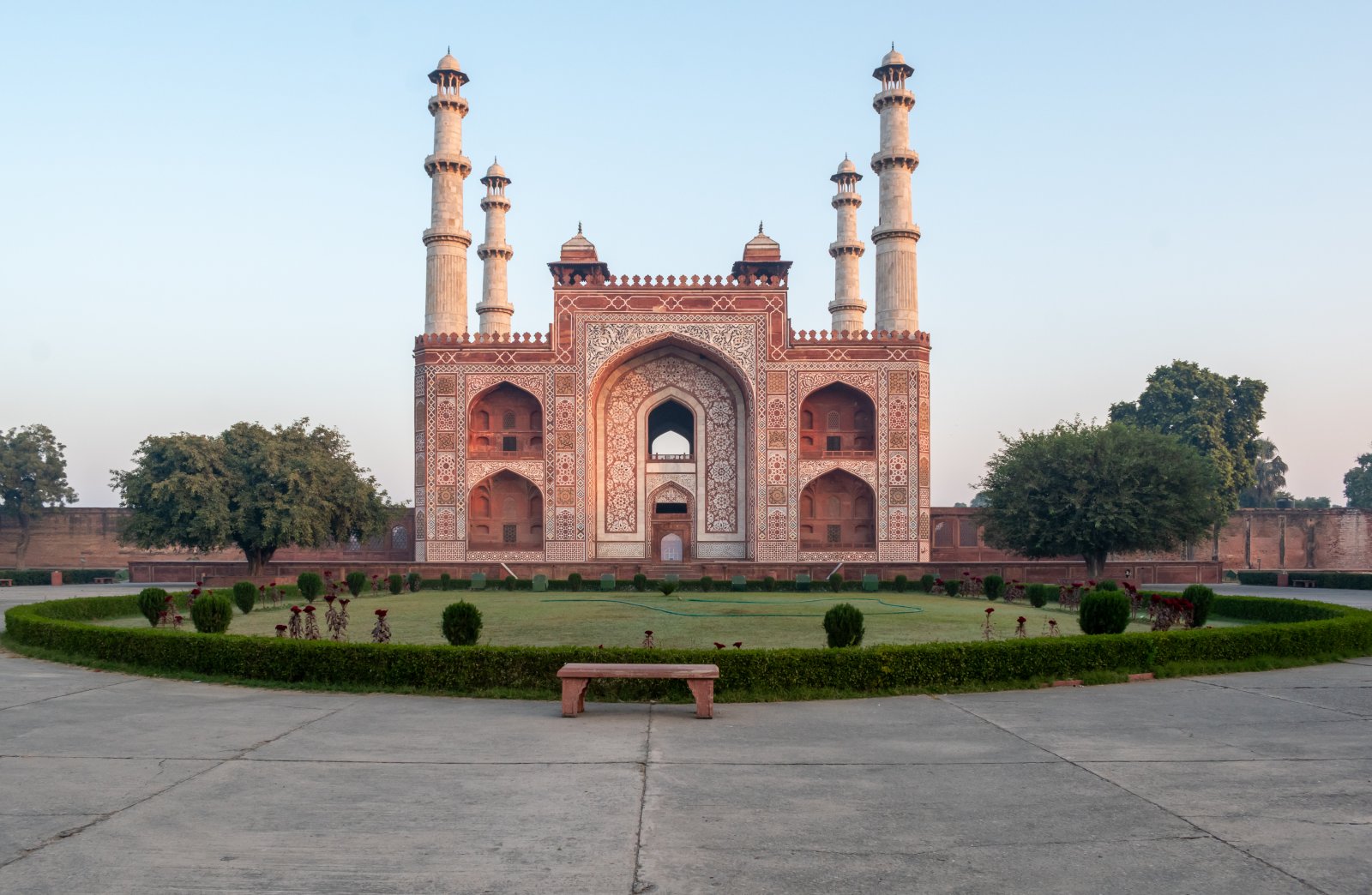 Makam Akbar Besar - Agra | Secret World Trip Planner