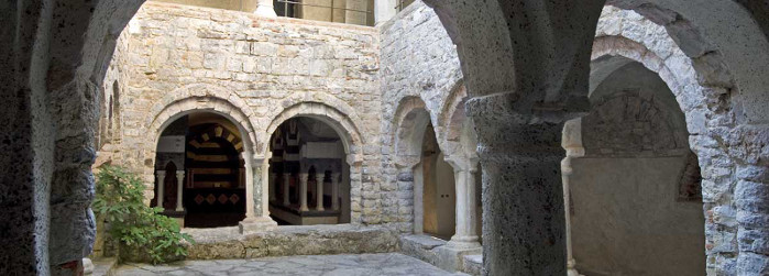 San Fruttuoso di Capodimonte vienuolynas