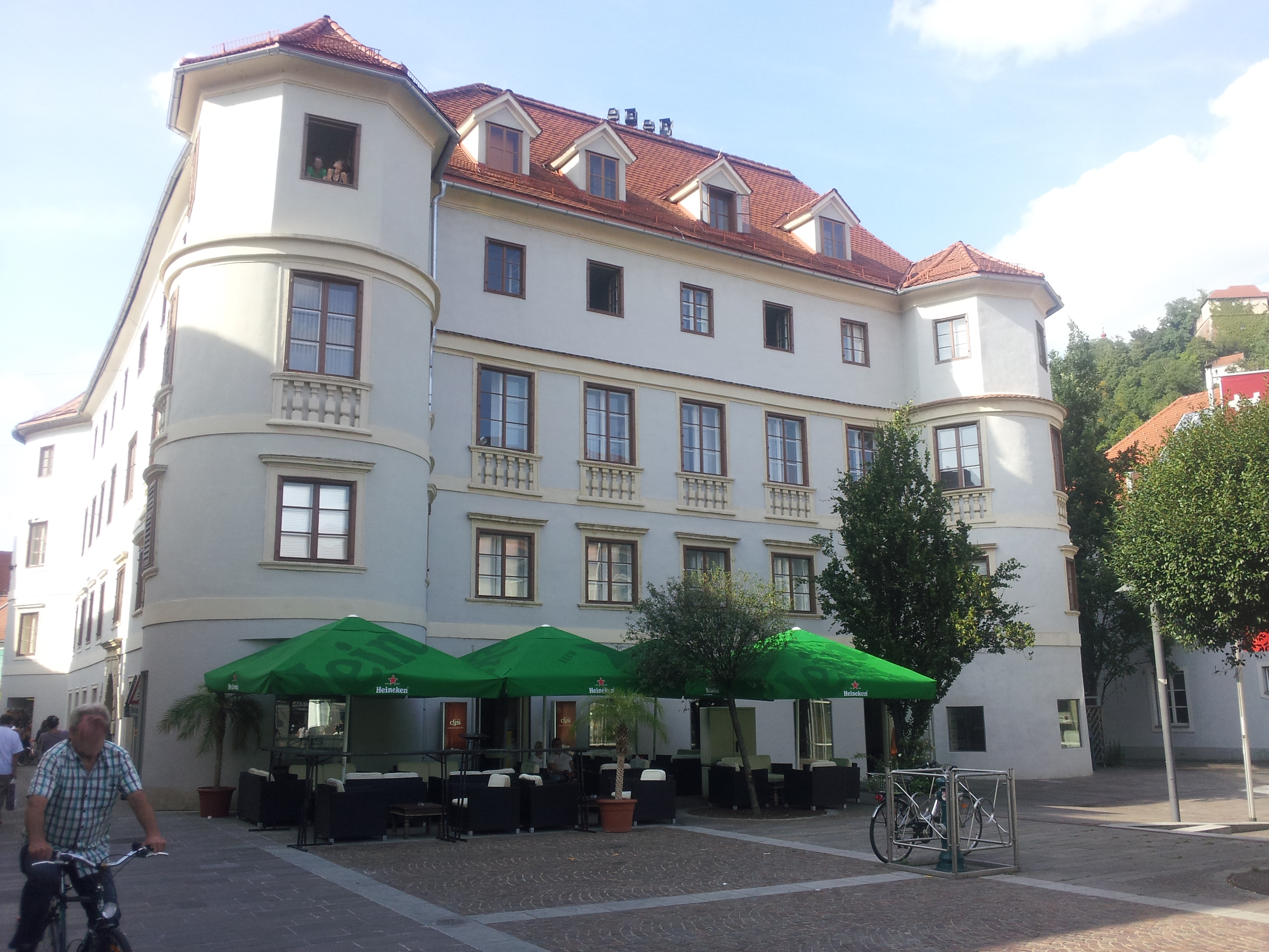 კუნძული ან ნავი? ეს არ არის ადვილი ვუთხრა ამ ექსტრავაგანტული ფოლადის სამშენებლო ბ - Graz | Secret World Trip Planner