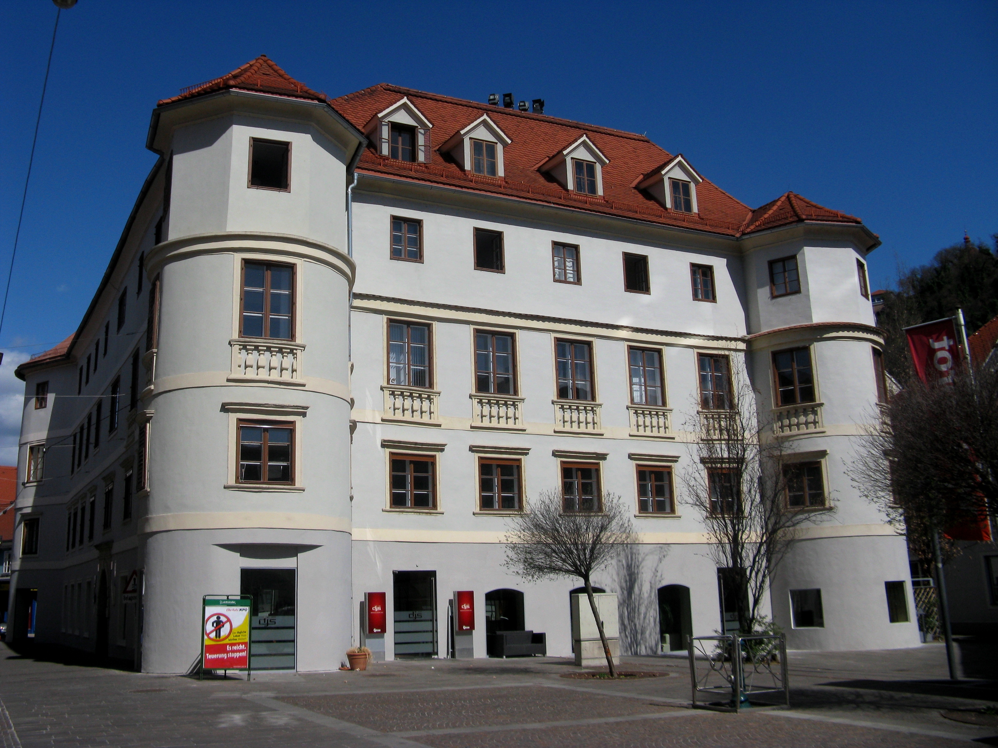 კუნძული ან ნავი? ეს არ არის ადვილი ვუთხრა ამ ექსტრავაგანტული ფოლადის სამშენებლო ბ - Graz | Secret World Trip Planner