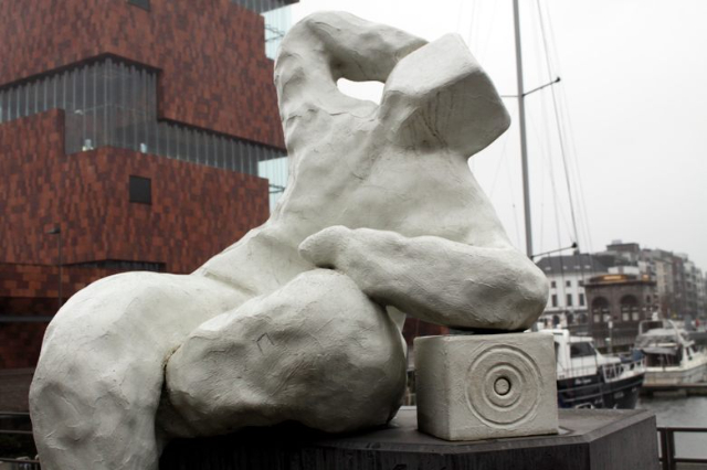 รูปปั้น : The Whisperer - Antwerpen | Secret World Trip Planner