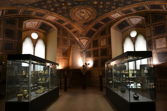 Pandolfo Malatestos vaza - Pavia | Secret World Trip Planner